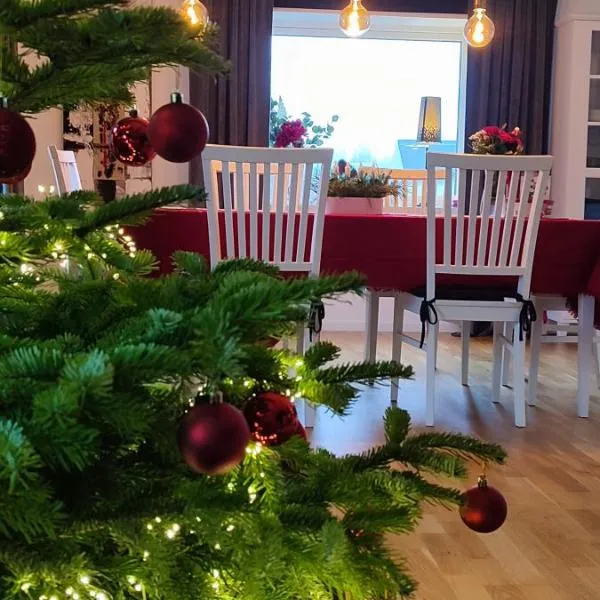 Boende i Målaskog, near the lake, boat, big garden, hotell sihtkohas Ryssby