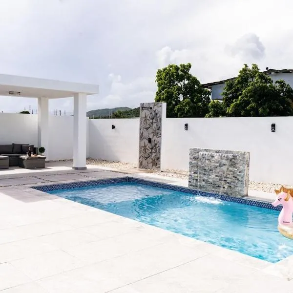 La Vecchia Village Spacious Private Pool Area, hotel em Guayama