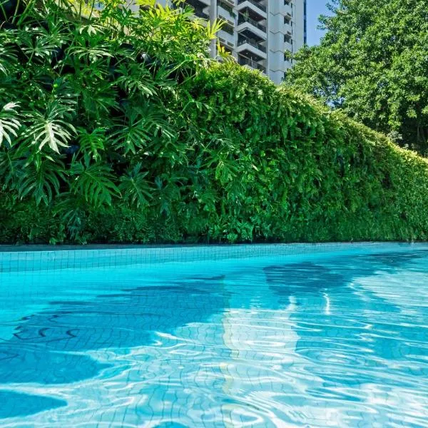 On the sea Arpoador Beach apartment Ipanema, Copacabana with heated pool and gym, hotell Rio de Janeiros