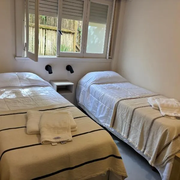 Black Suites Pinamar, отель в городе Пинамар