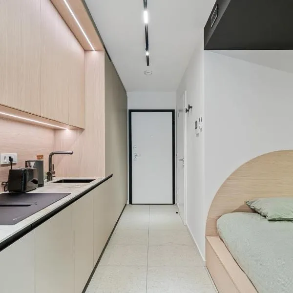 New Studio with Balcony- 1GB - 10 min City Center REF37，位于卢森堡的酒店