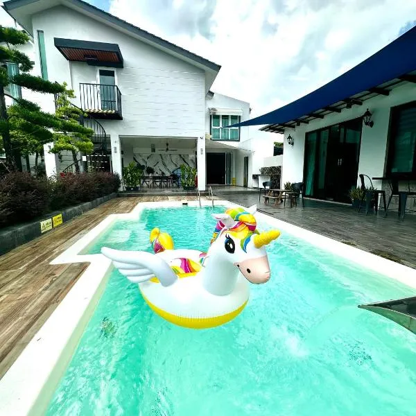 Stylish Villa Alma 18-23 Guests - Pool, KTV & BBQ, hotel in Simpang Ampat
