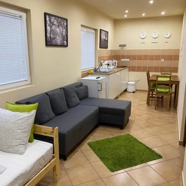 Budapest Airport Accomodation in V3, хотел в Вечеш