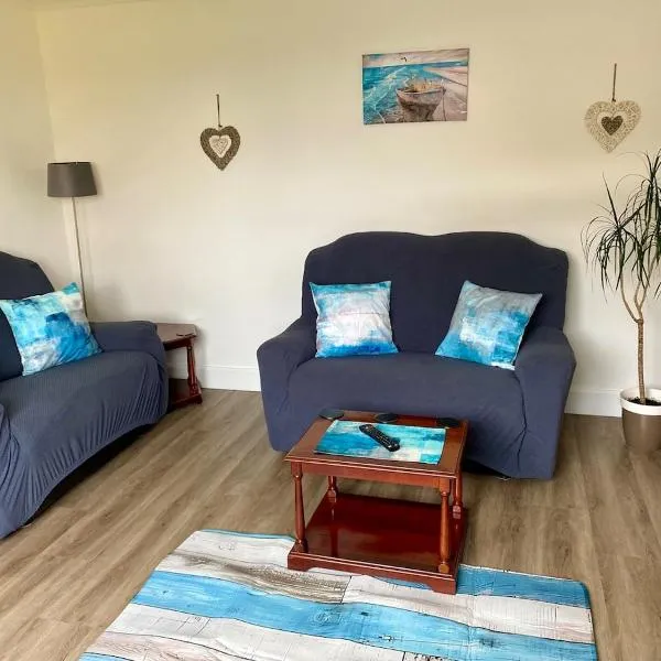 3 bedrooms house with free parking in a quiet area，達奇斯的飯店