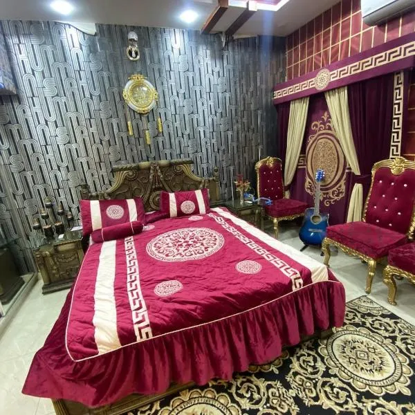 Stylish One Room Apartment Decor Outdoor Seating, ξενοδοχείο στη Λαχόρη