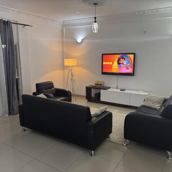 Appart meublé moderne WIFI,TV - Omnisports, Fouda, hotel v destinaci Yaoundé
