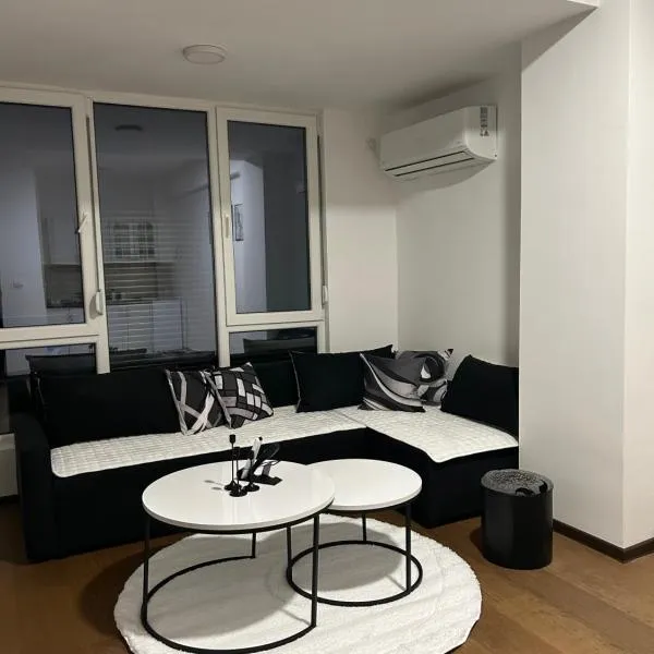 Mirror Apartments, hotel em Petrovec