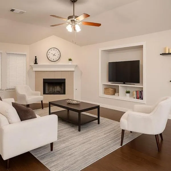 Spacious 3BR Home w Game Room, Gym & Study，麥金尼的飯店