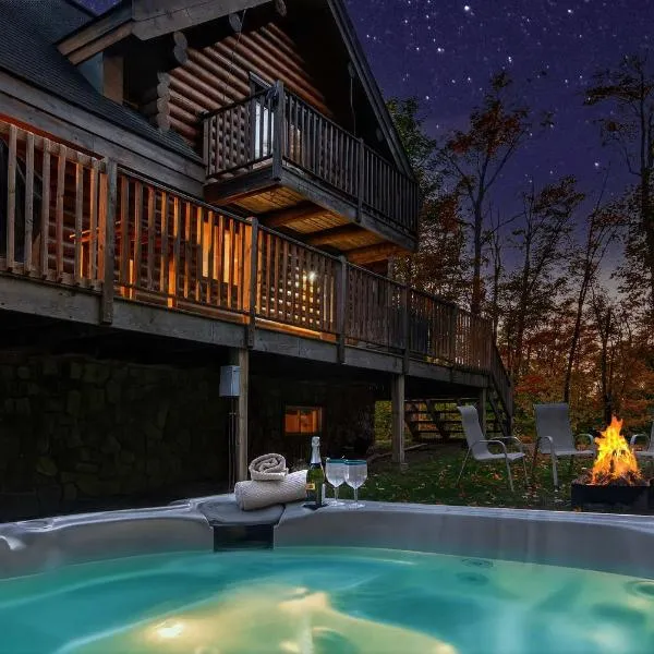 LOG CABIN w HOT TUB, BEACH access, near of TREMBLANT, hotel in Labelle