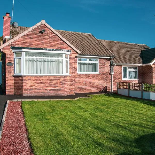 Villa Emma - Modern Bungalow with EV Point, Free Parking & Workspace、ノーサンプトンのホテル