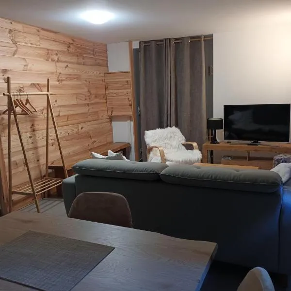 Chalet Barbarine au coeur des 3 Vallées โรงแรมในLa Combe