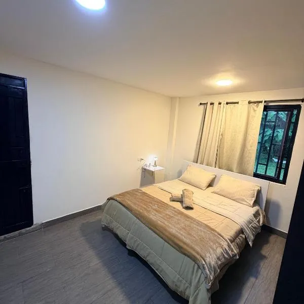 Alojamiento Frente al Parque del Café, hotel in Montenegro