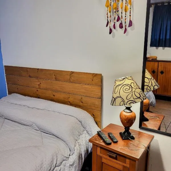 Habitación con baño privado acceso a cocina y terraza en Miraflores, hotel en Lima