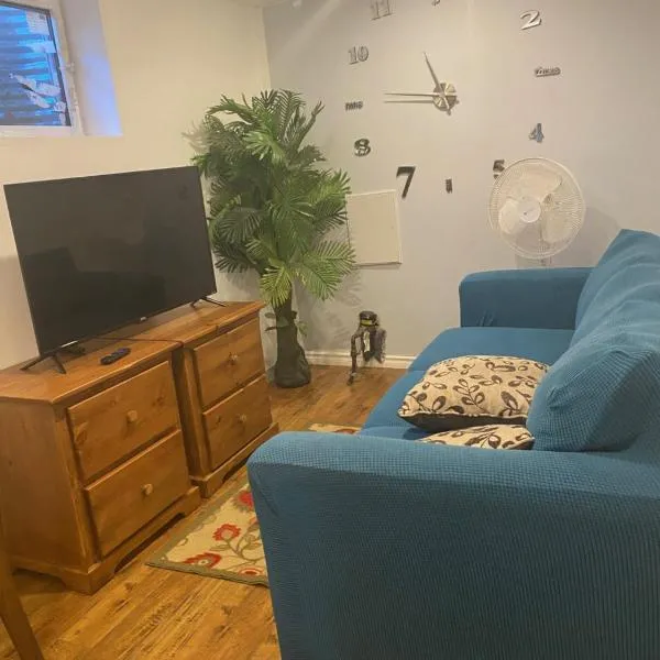 Self-contained 1-Bedroom Basement Unit、ブランプトンのホテル