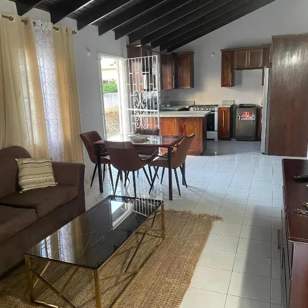 Bogue Paradise Bungalow, хотел в Монтего Бей