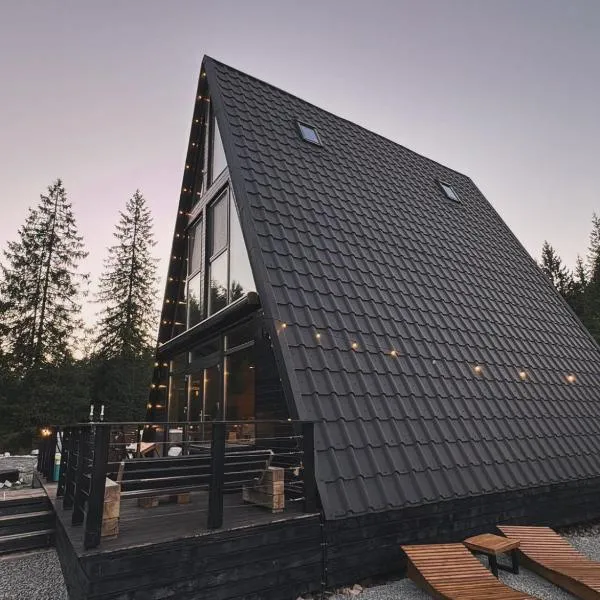 Black Chalet, hotel in Vartop