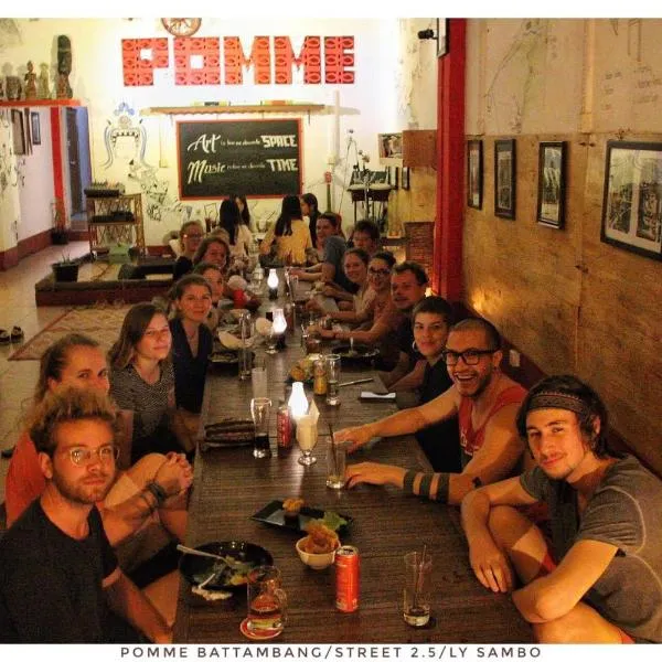 Pomme Hostel Restaurant & Bar - Private Sleeping Cabins, ξενοδοχείο σε Μπατταμπάνγκ