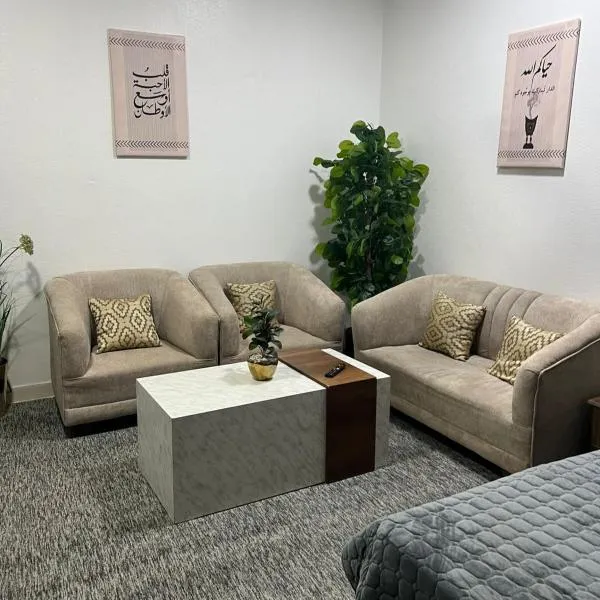 غرفه فاخره 105, hôtel à Tabuk