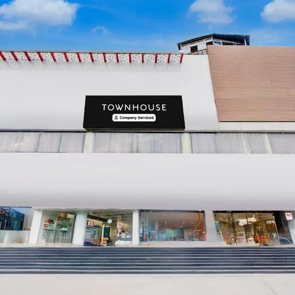 Super Townhouse Kothapet Formerly Surabhi Elite, hotel di Surūrnagar