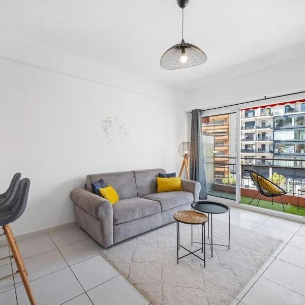 LE SERENITY - Proche Gare - Hyper Centre -Terrasse, Hotel in Menton