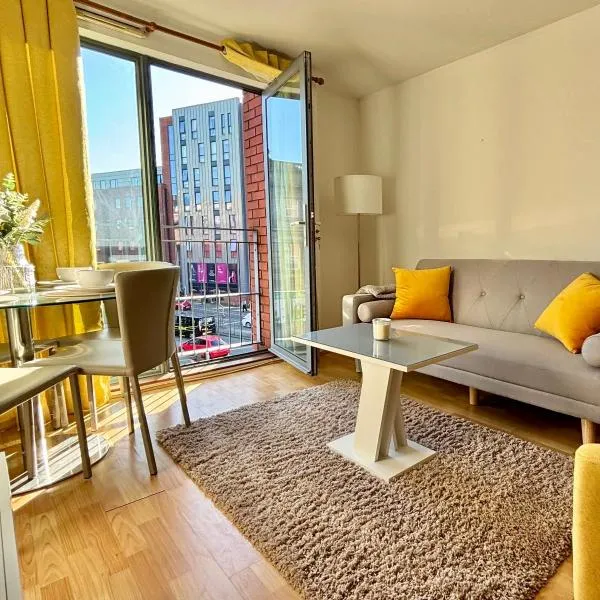Stylish City Centre Stay with balcony - Near Football Stadiums, hotel in Liverpool