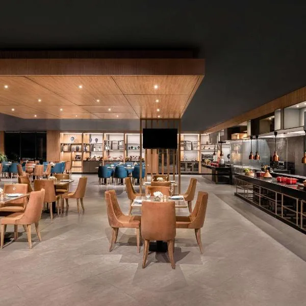 Novotel Chandigarh Tribune Chowk, отель в Чандигархе