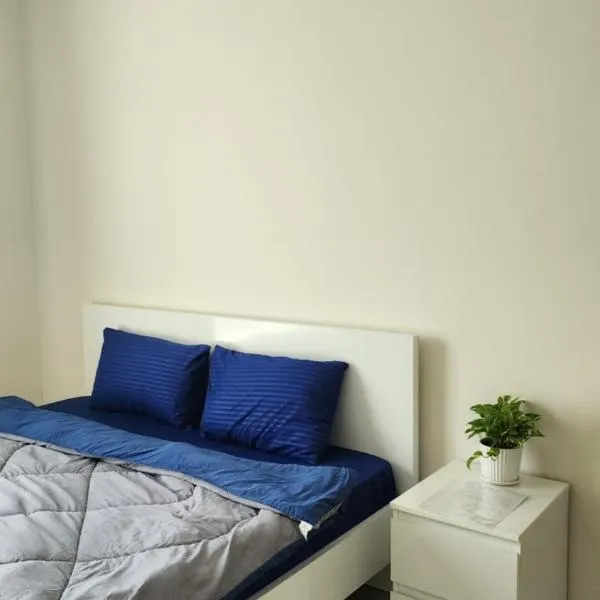 Waterfront apartment with a breathtaking view, ξενοδοχείο σε Sharjah