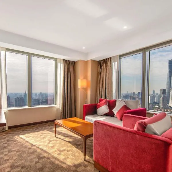 Novotel Atlantis Shanghai - Enjoy our great-valued breakfast in our rooftop revolving restaurant with a stunning river view & utilize our FREE self-serviced laundry, hotel in Shanghai