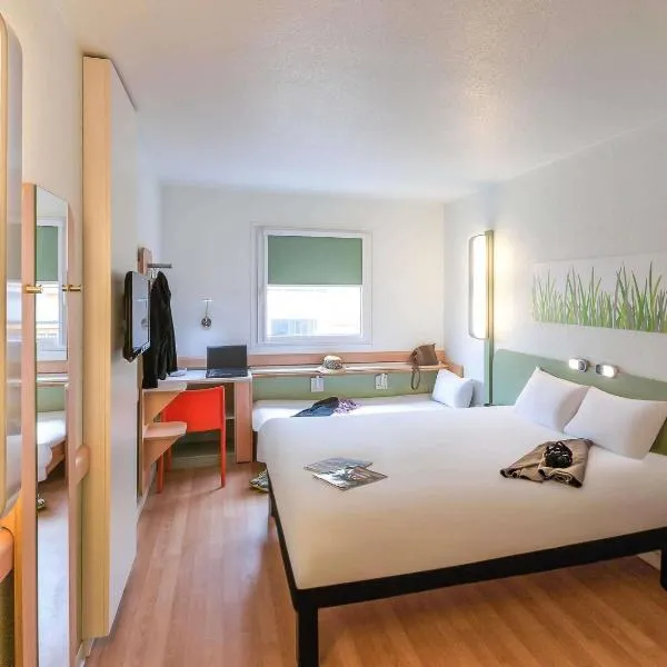 Ibis Budget Valencia Aeropuerto, hotel in Manises