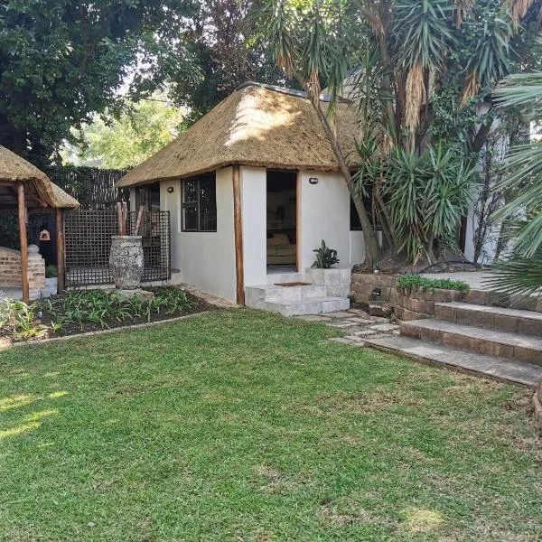 The Thatched Cottage, Hotel in Benoni