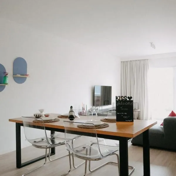 Casa Congé - Colorful Stay & Free Wine Bottle, hotel a Mechelen