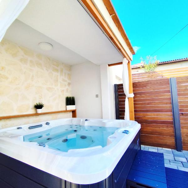 Tonina - private jacuzzi, free parking, terrace, Split