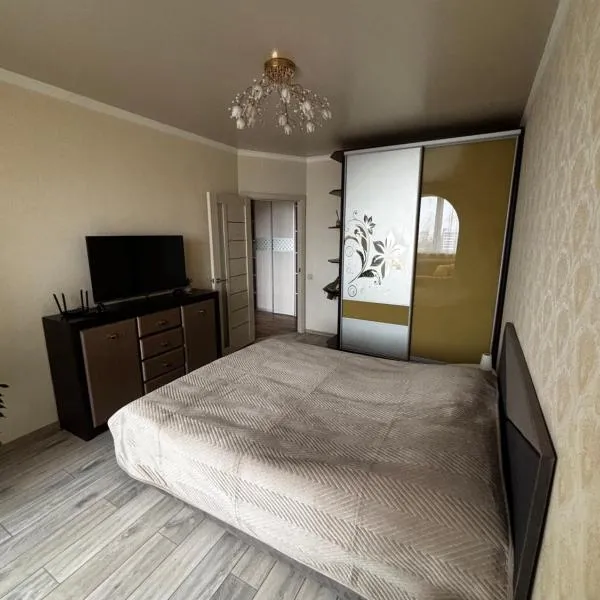 Квартира центр НАБЕРЕЖНИЙ, Hotel in Chmelnyzkyj