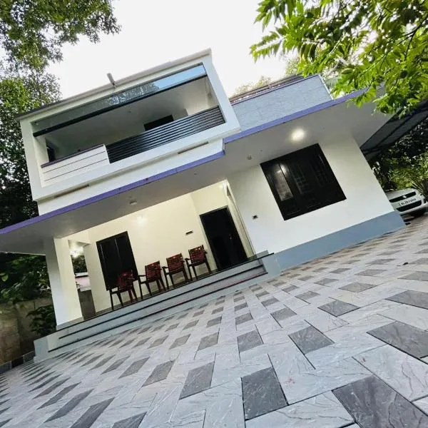 Licence To Chill Homestay Villa, hotel in Pūvār