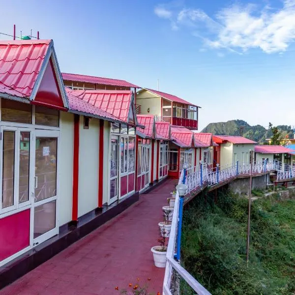 Aurevelle Kastura Resort Kanatal - 5 Min from Surkhanda Devi Temple # Mountain View Rooms # Himalayan View Resort, hotel in Kanatal