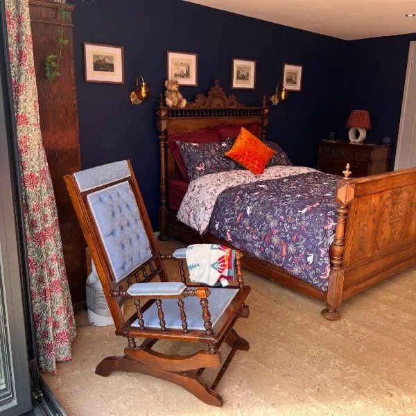 Williams Cottage A High end little home with antique style, hotel in Tarporley