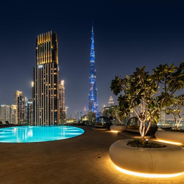 Downtown Luxury with Burj View Rooftop Pool, Movie Room, Squash, Kid's club, Dubai