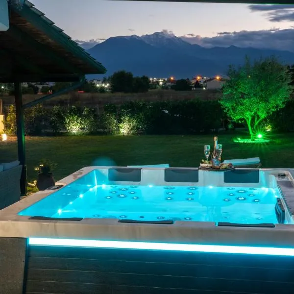 MaVitaPlace Villa Familia, Jacuzzi-Whirlpool, Katerini，位于卡泰里尼的酒店