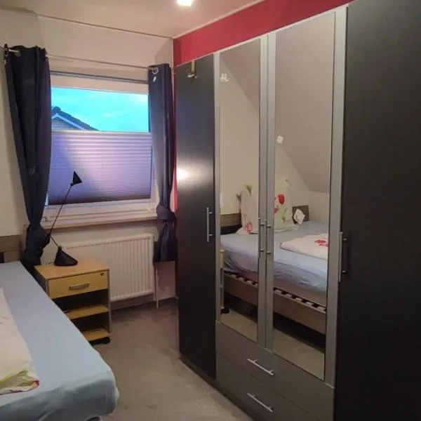 Gemütliches Gästezimmer in Flensburg-Weiche, hotel in Flensburg