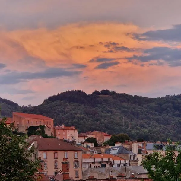 Le ciel de Thiers, hotel v destinaci Thiers