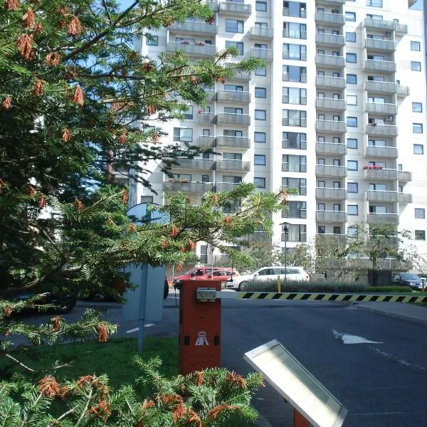 Riga Apartment Brivibas with Private Parking, hotel in Rīga