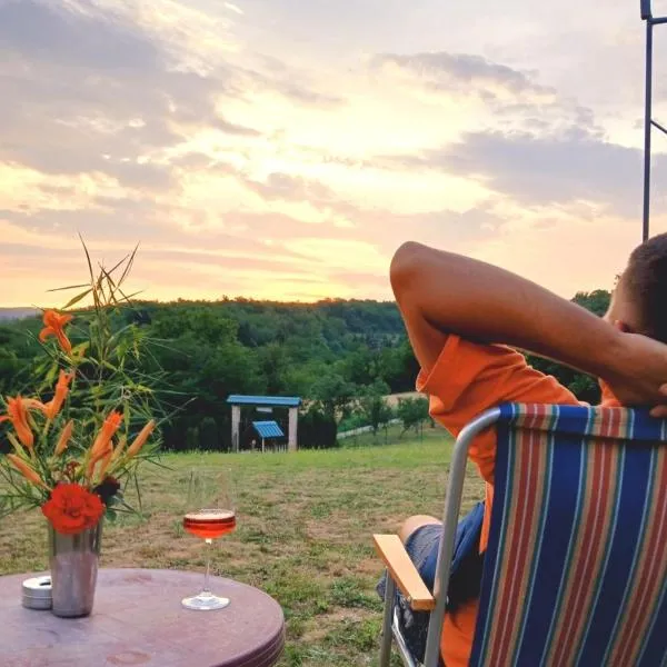 Sunny Side Fruska Gora- apartman A, hôtel à Velika Remeta