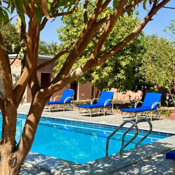 El Juneina Villas - Luxury Oasis with Pool near Valley of the Kings, khách sạn ở Luxor