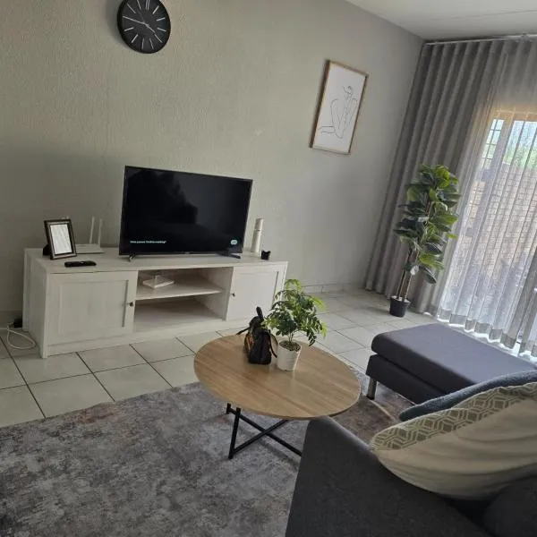 Yanaz Place, ξενοδοχείο σε Germiston