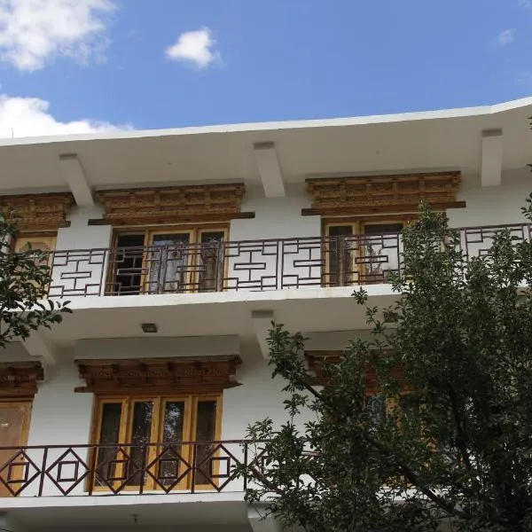 Mentokling Guest House and Garden Restaurant, ξενοδοχείο σε Leh