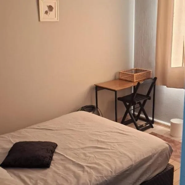 Pequeno quarto no coração de Curitiba, ξενοδοχείο στην Κουριτίμπα