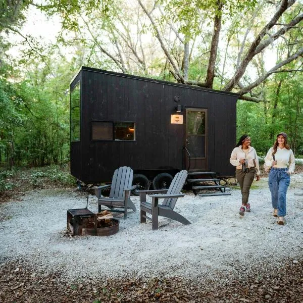 Postcard Cabins Dale Hollow, Outdoor Collection by Marriott Bonvoy、Celinaのホテル