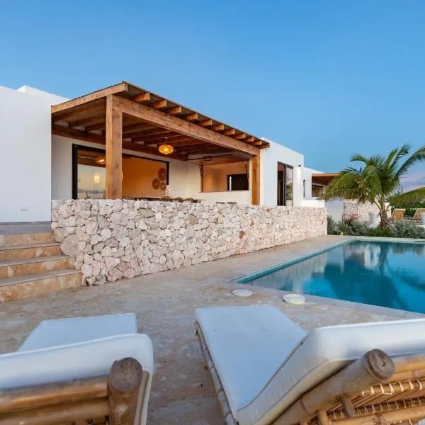 Luxury 8-person Villa with Private Pool, hotel v destinácii Willemstad