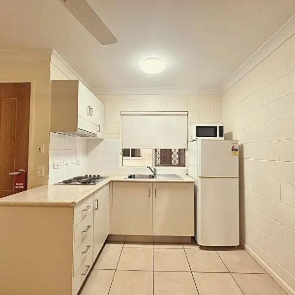 Neat 1BR - AC & Parking, hotel v Moranbahu