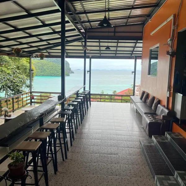 The view Hostel, hotel in Phi Phi Don